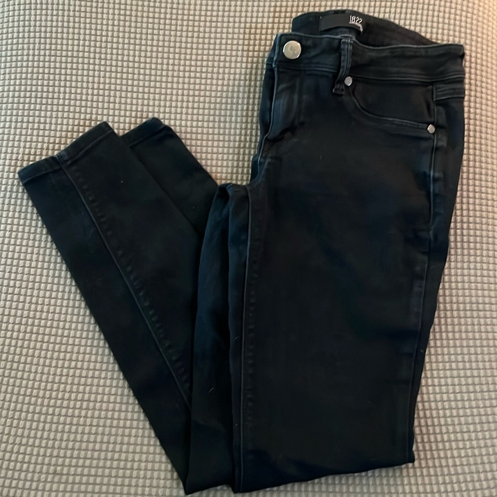 1822 brand. Size 28. Black jeggings. Soft. Stretchy. Great condition! Must have